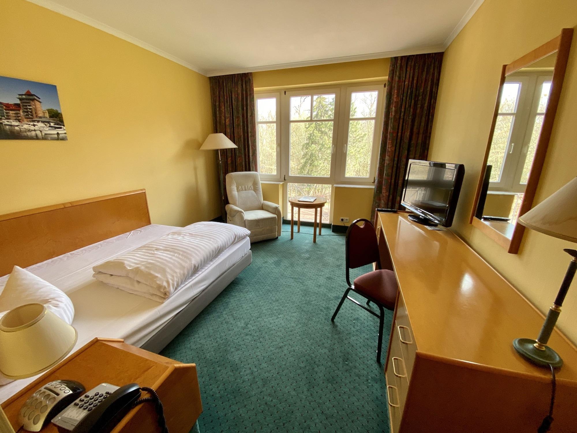 Park Hotel Fasanerie Neustrelitz Zewnętrze zdjęcie
